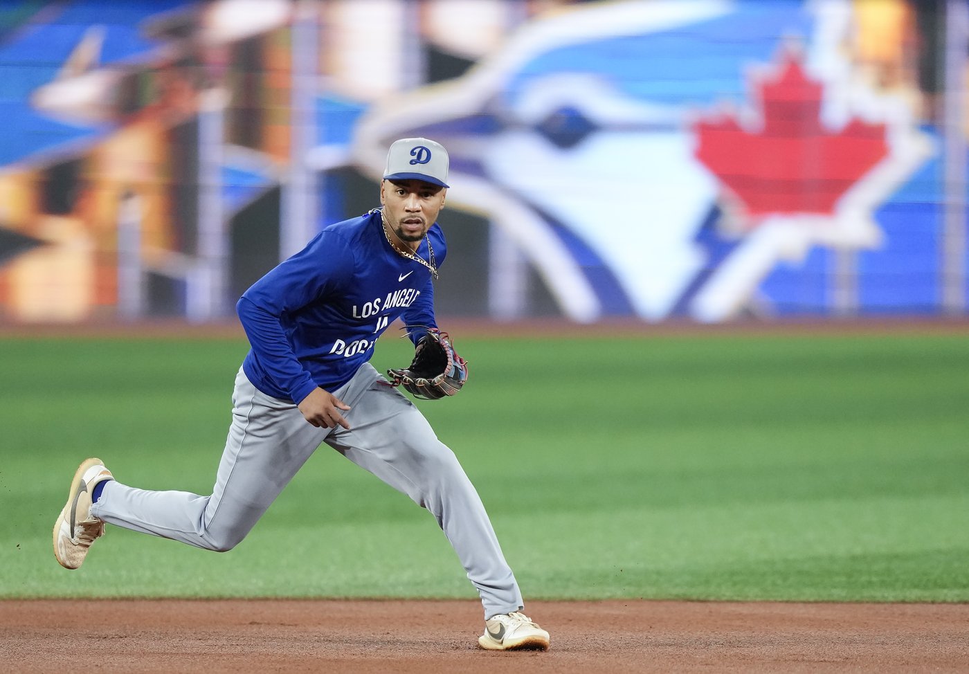 Photo Gallery: Blue Jays and Dodgers practice ahead of Game 6 of World Series | iNFOnews.ca