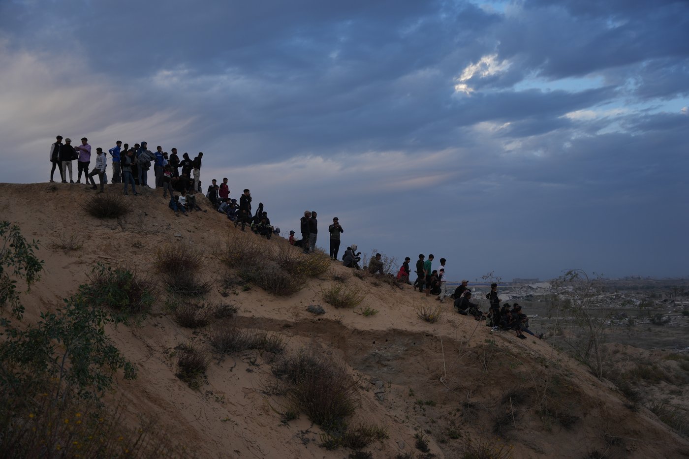 Photos of youths roaring over Gaza sand dunes in a return to prewar tradition | iNFOnews.ca