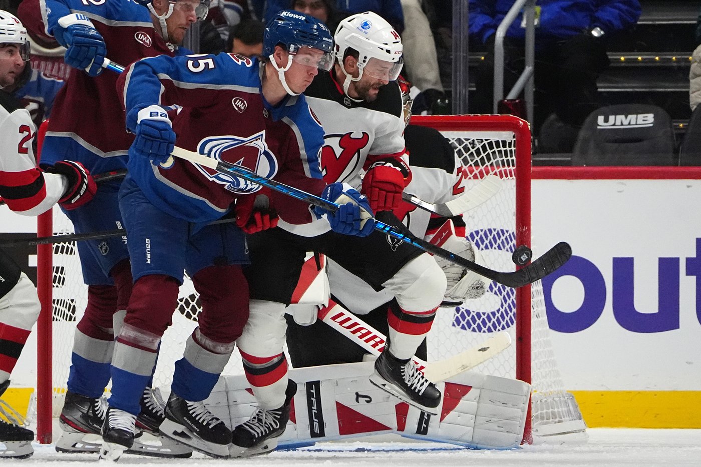 Olofsson's five-point game leads Avalanche past Devils, ending New Jersey's win streak | iNFOnews.ca Olofsson's five-point game leads Avalanche past Devils, ending New Jersey's win streak | iNFOnews.ca