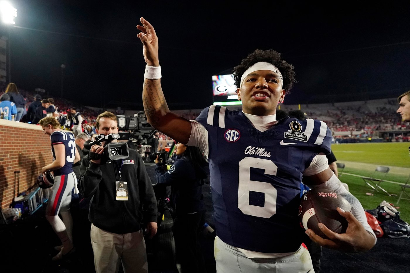 Chambliss and No. 6 Ole Miss ace their test without Kiffin and beat No. 17 Tulane 41-10 in the CFP | iNFOnews.ca