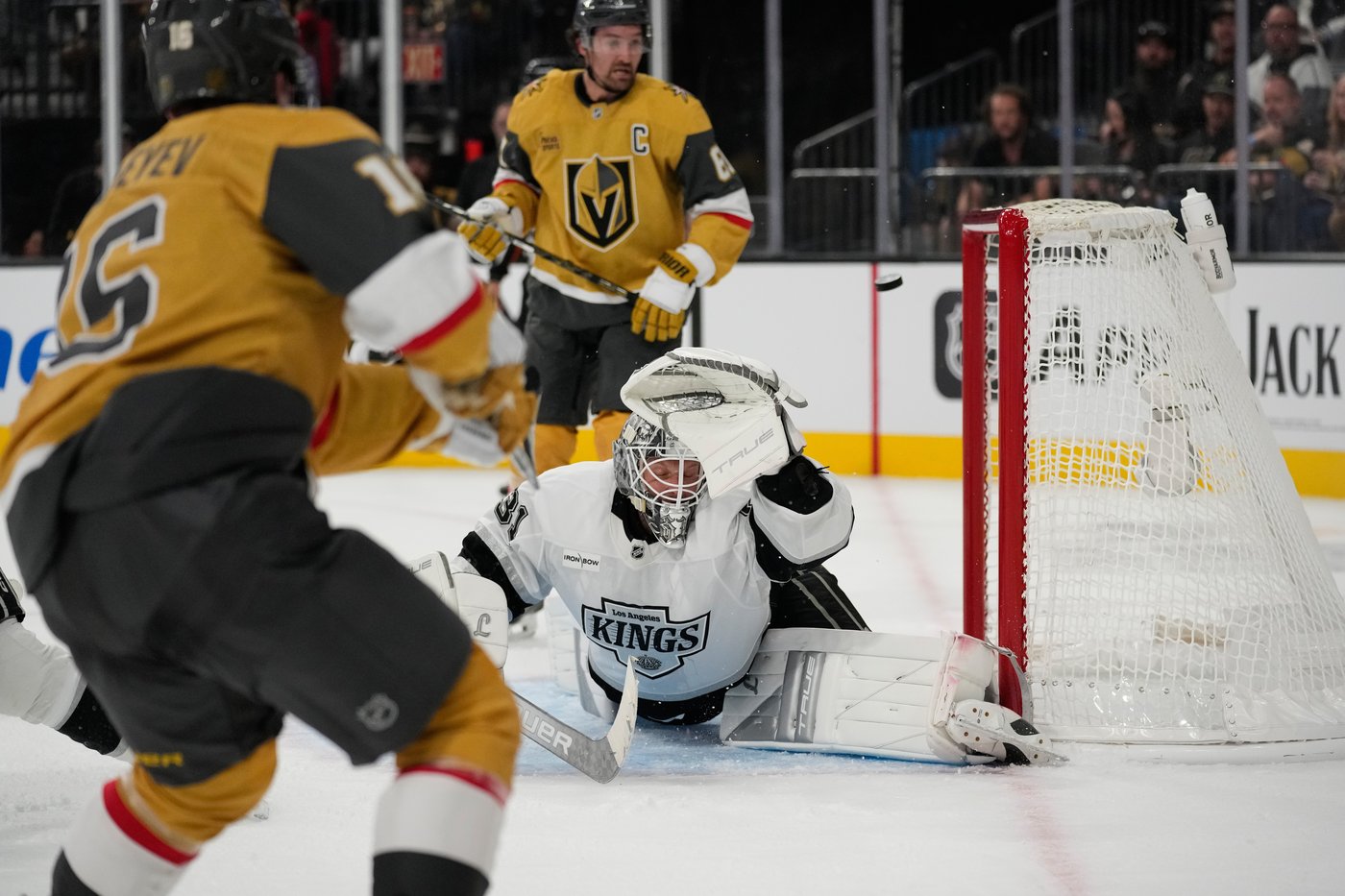 Kings top Golden Knights 6-5 in shootout, spoiling Dorofeyev's hat trick and Marner's debut | iNFOnews.ca