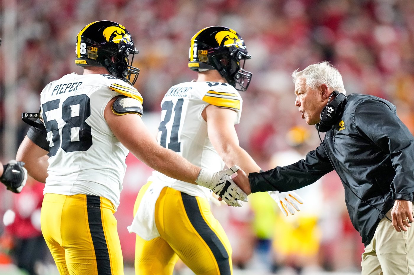 Williams, Gronowski and Moulton help Iowa run over Wisconsin 37-0 to keep Heartland Trophy | iNFOnews.ca