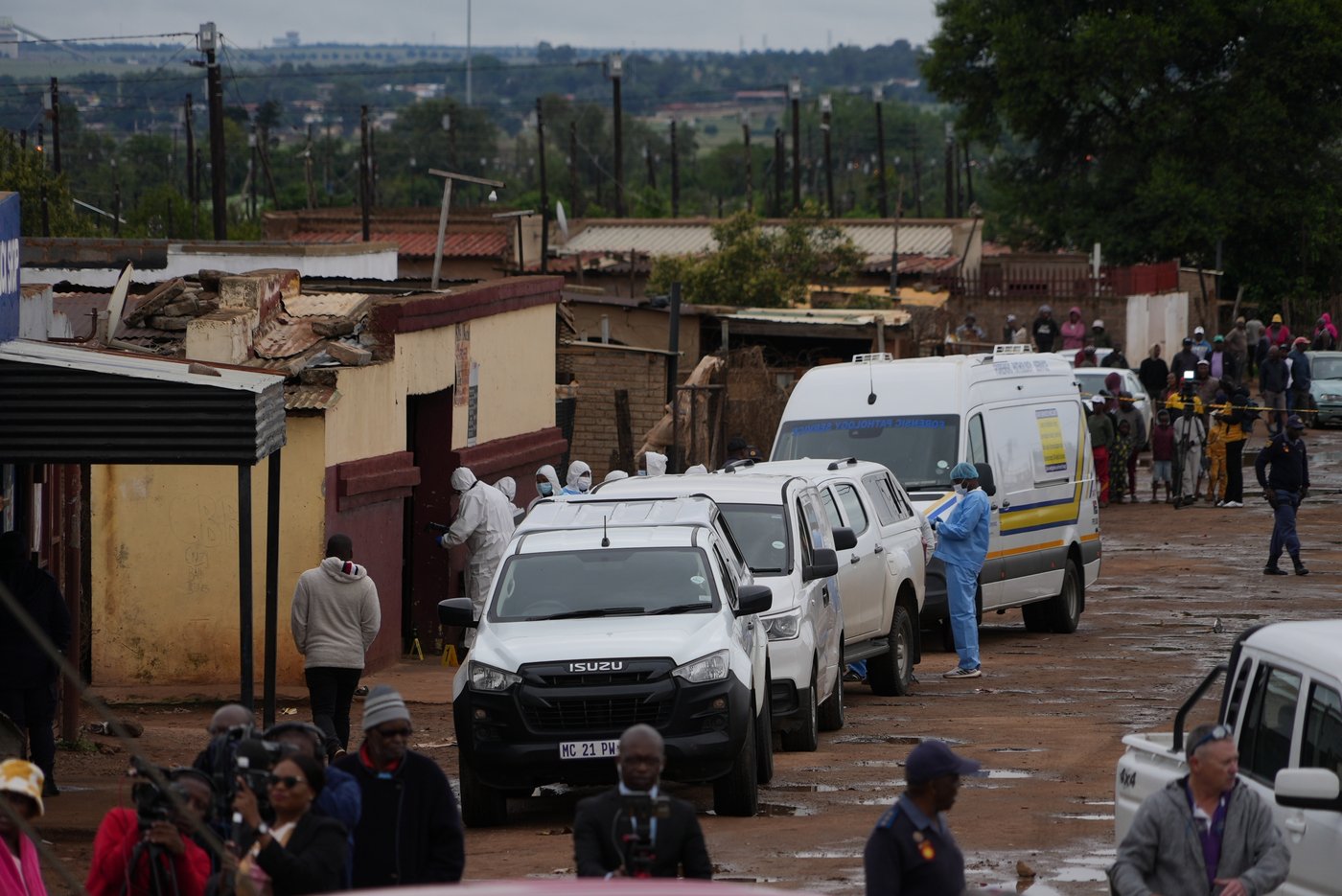 Multiple gunmen open fire at a South African pub, killing 9 and wounding 10 | iNFOnews.ca