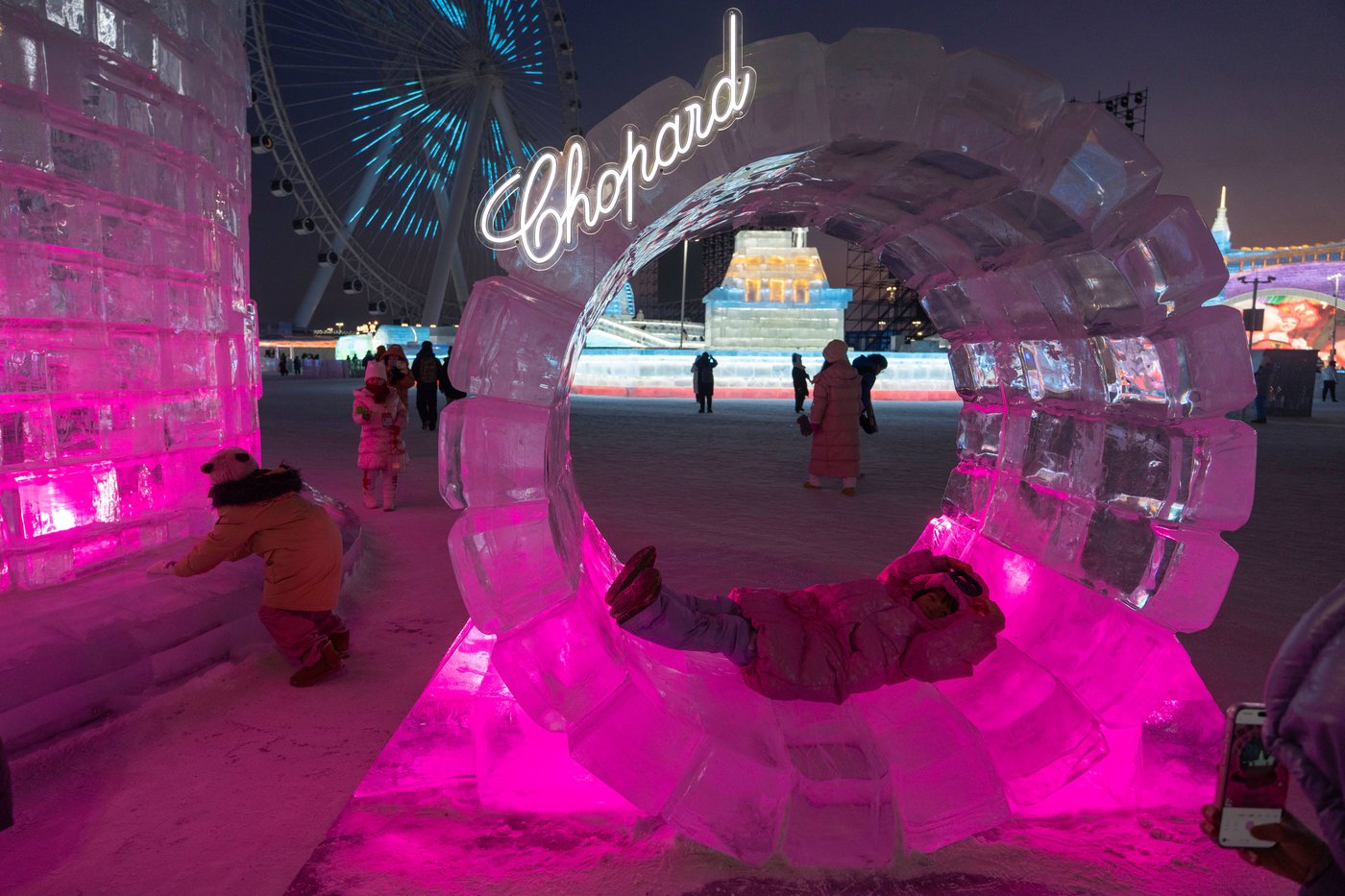 Harbin ice festival draws sculptors and spectators to northern China, in photos | iNFOnews.ca