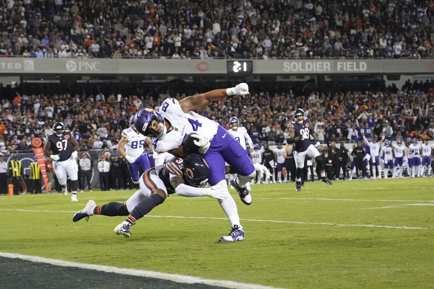 J.J. McCarthy rallies Vikings in 4th quarter of his debut for 27-24 win over Bears | iNFOnews.ca