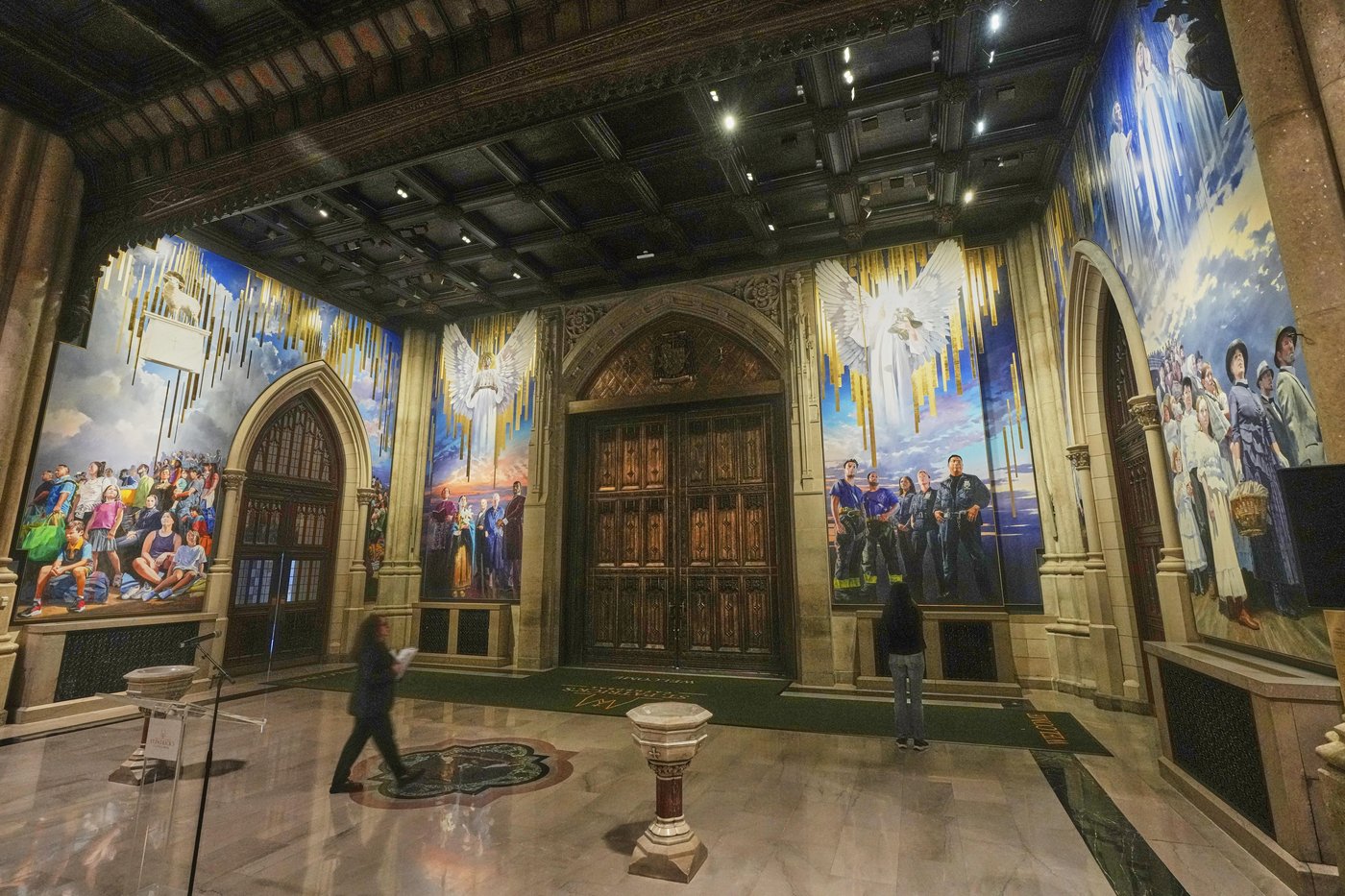 A massive mural honoring NYC immigrants now fills the entrance to St. Patrick’s Cathedral | iNFOnews.ca