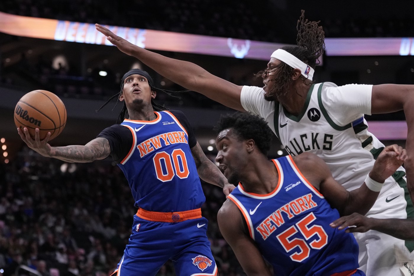Antetokounmpo scores 37, Rollins adds 25 in Bucks' 121-111 victory over Knicks | iNFOnews.ca Antetokounmpo scores 37, Rollins adds 25 in Bucks' 121-111 victory over Knicks | iNFOnews.ca