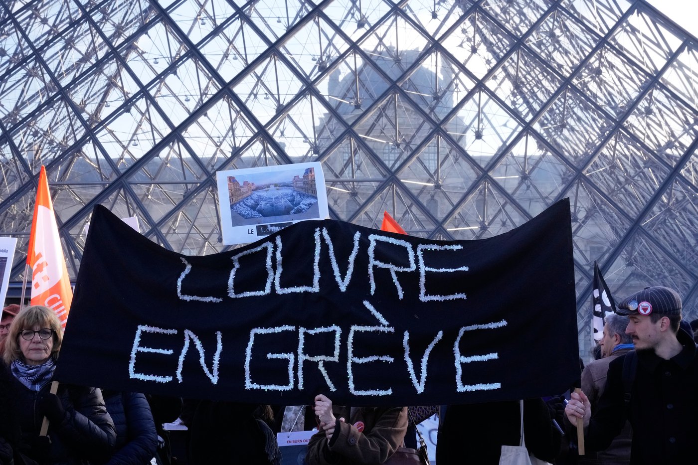 Louvre workers vote to strike in another blow to the Paris museum | iNFOnews.ca