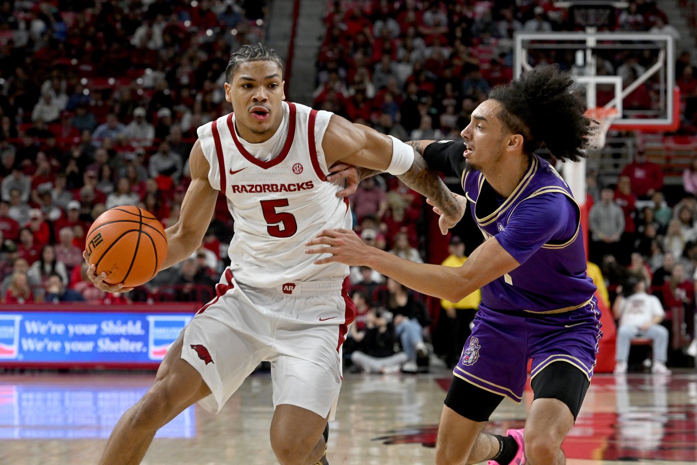Freshman Meleek Thomas scores career-best 28 points as No. 18 Arkansas beats James Madison 103-74 | iNFOnews.ca