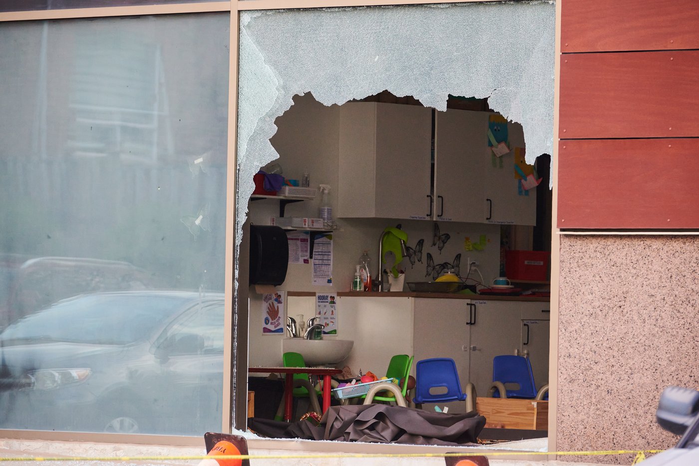 Young child dead, nine injured after SUV smashes through window of Ontario daycare | iNFOnews.ca
