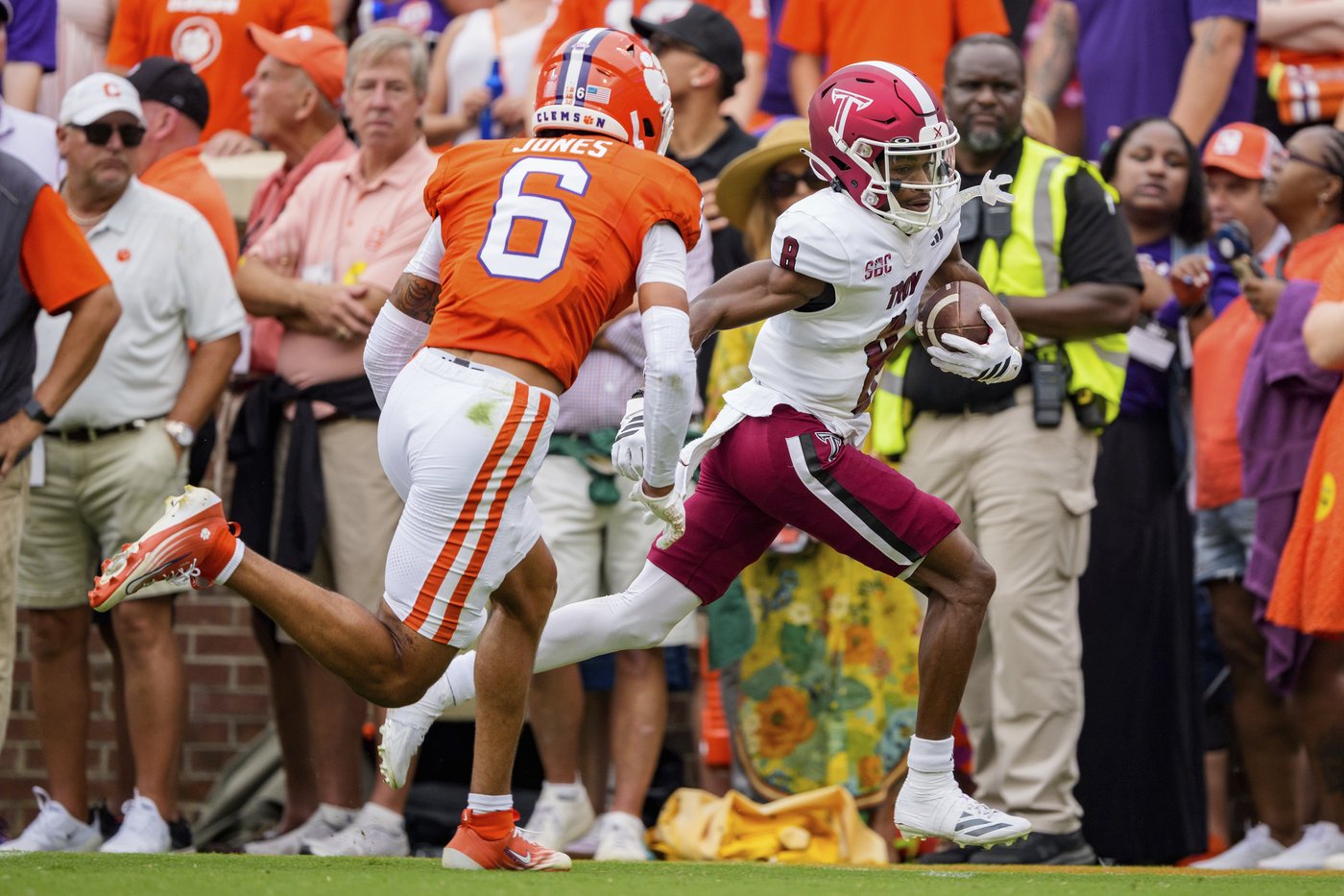 No. 8 Clemson survives scare from Troy, wins 27-16 as Wesco catches 2 second-half TDs | iNFOnews.ca No. 8 Clemson survives scare from Troy, wins 27-16 as Wesco catches 2 second-half TDs | iNFOnews.ca