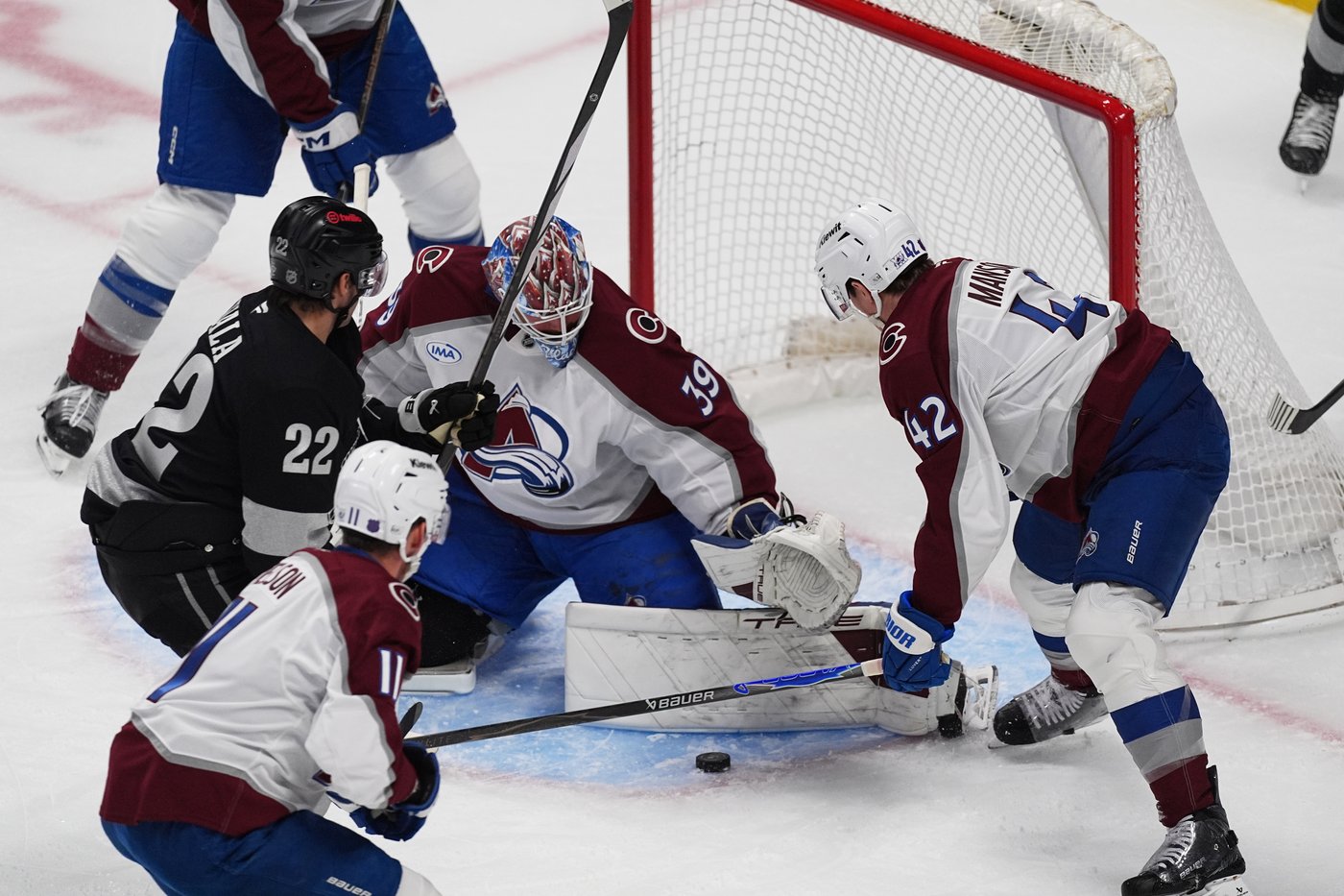 MacKinnon scores 399th career goal as surging Avalanche beat Kings 5-2 | iNFOnews.ca