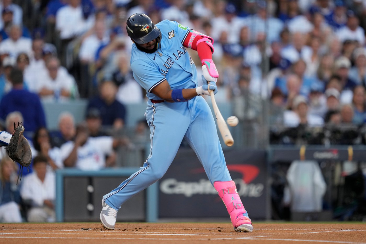 Photo Gallery: Blue Jays top Dodgers 6-1 to take 3-2 series lead | iNFOnews.ca