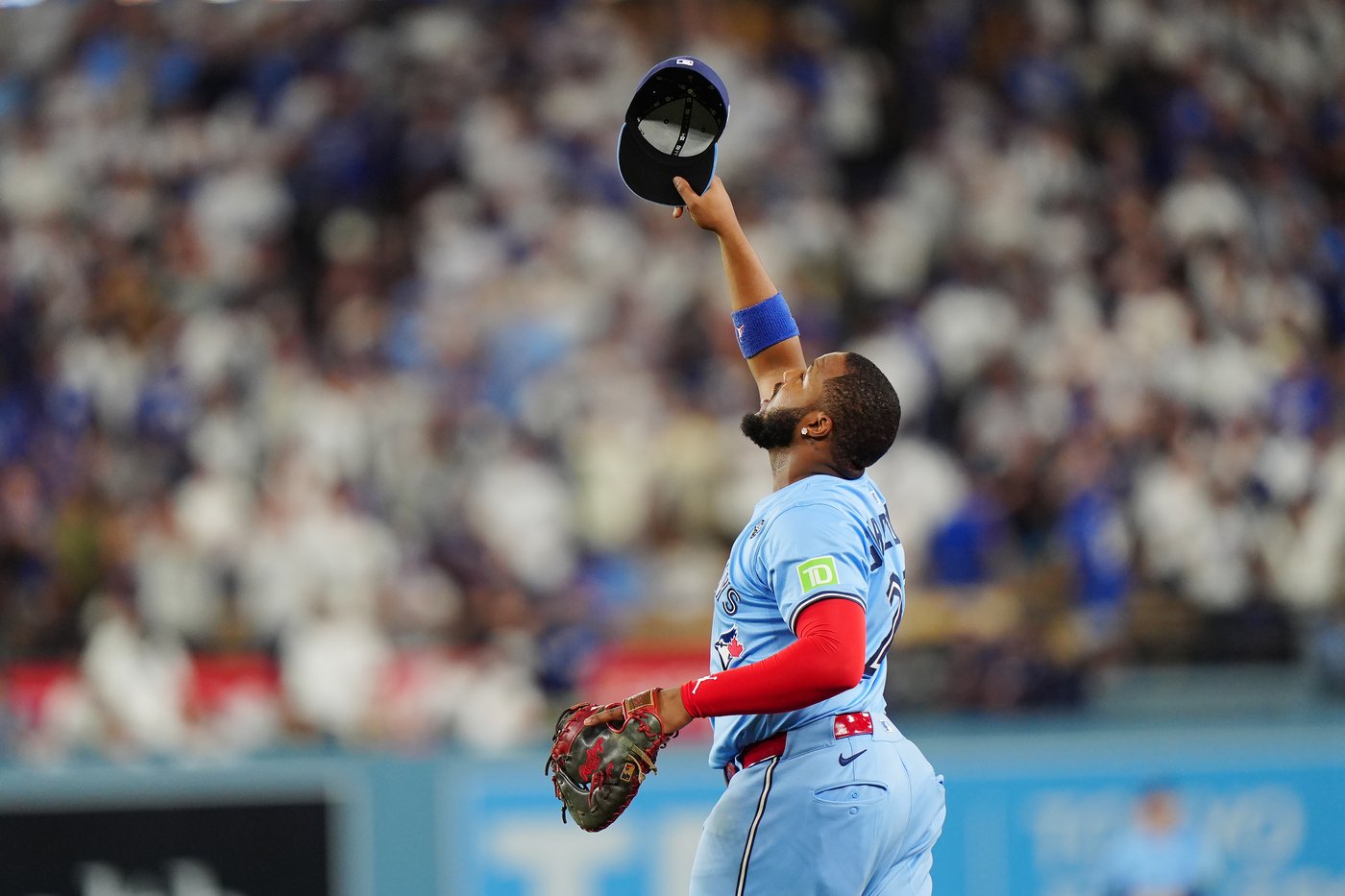 Photo Gallery: Blue Jays beat Dodgers 6-2 in Game 4 to tie Series | iNFOnews.ca
