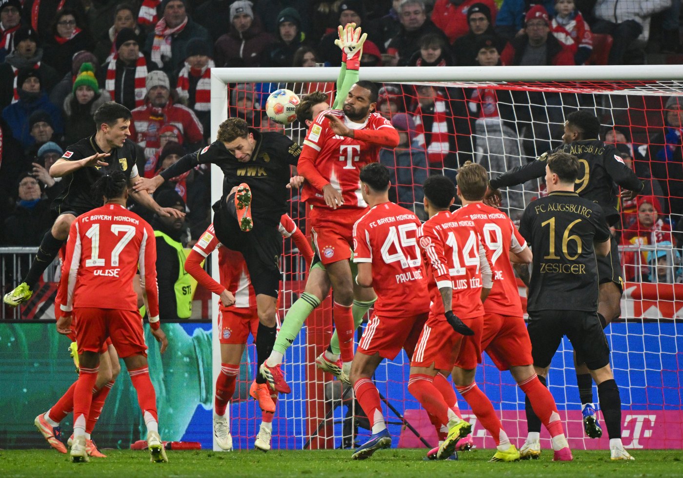 Surprising Augsburg hands Bayern Munich first defeat in the Bundesliga | iNFOnews.ca
