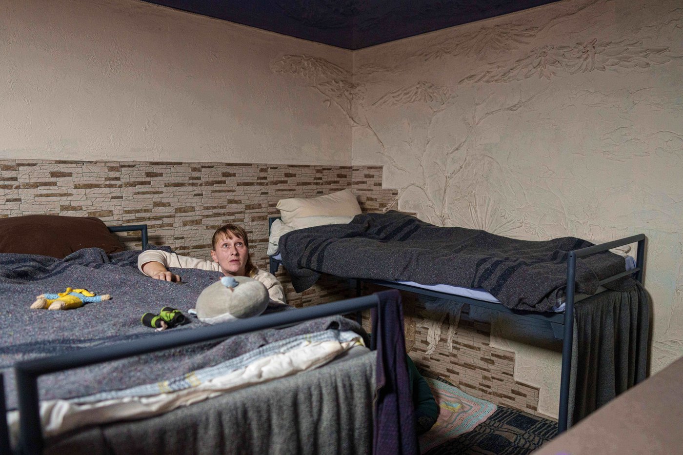 Photos from eastern Ukraine's shelters show the struggle of the internally displaced | iNFOnews.ca