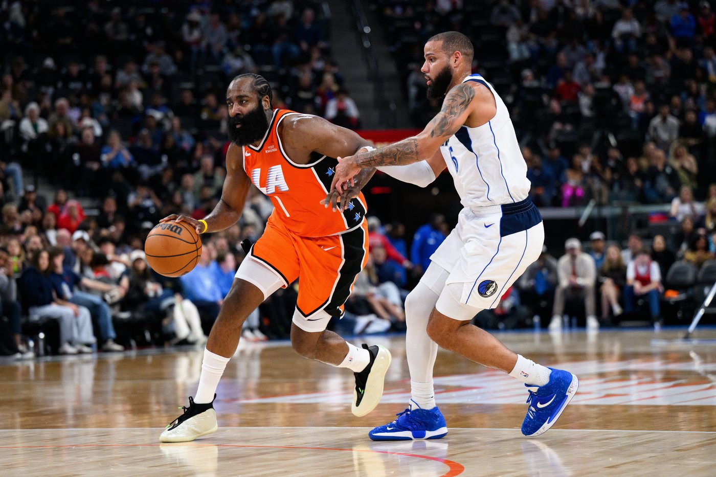 Flagg scores season-high 35 and Thompson rallies Mavericks past Clippers 114-110 | iNFOnews.ca