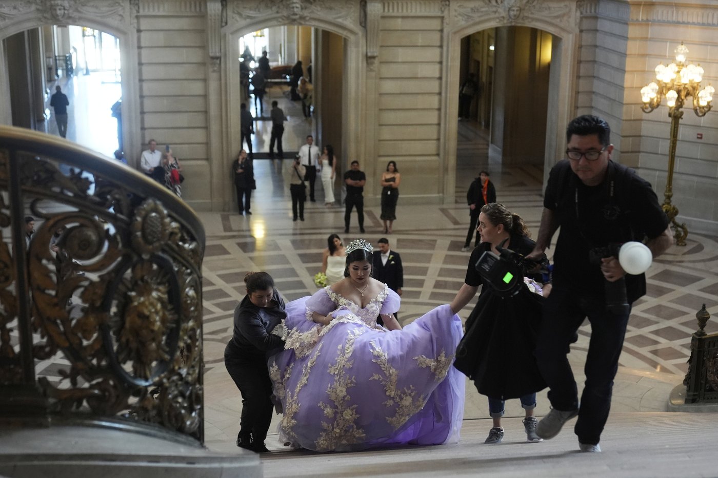 San Francisco's City Hall becomes a dream destination for quinceañera photos | iNFOnews.ca