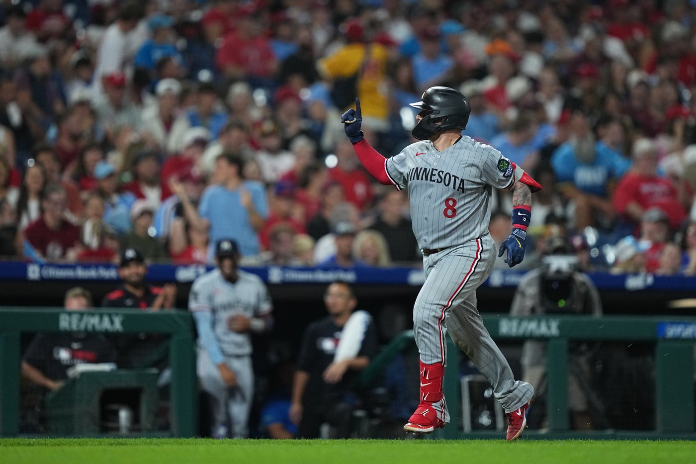 Nola takes perfect game into 6th, moves to 2nd on Phillies' strikeout list in 3-1 win over Twins | iNFOnews.ca