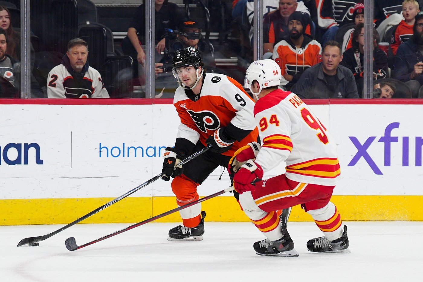 Huberdeau scores twice to lift Flames over Flyers 2-1 | iNFOnews.ca