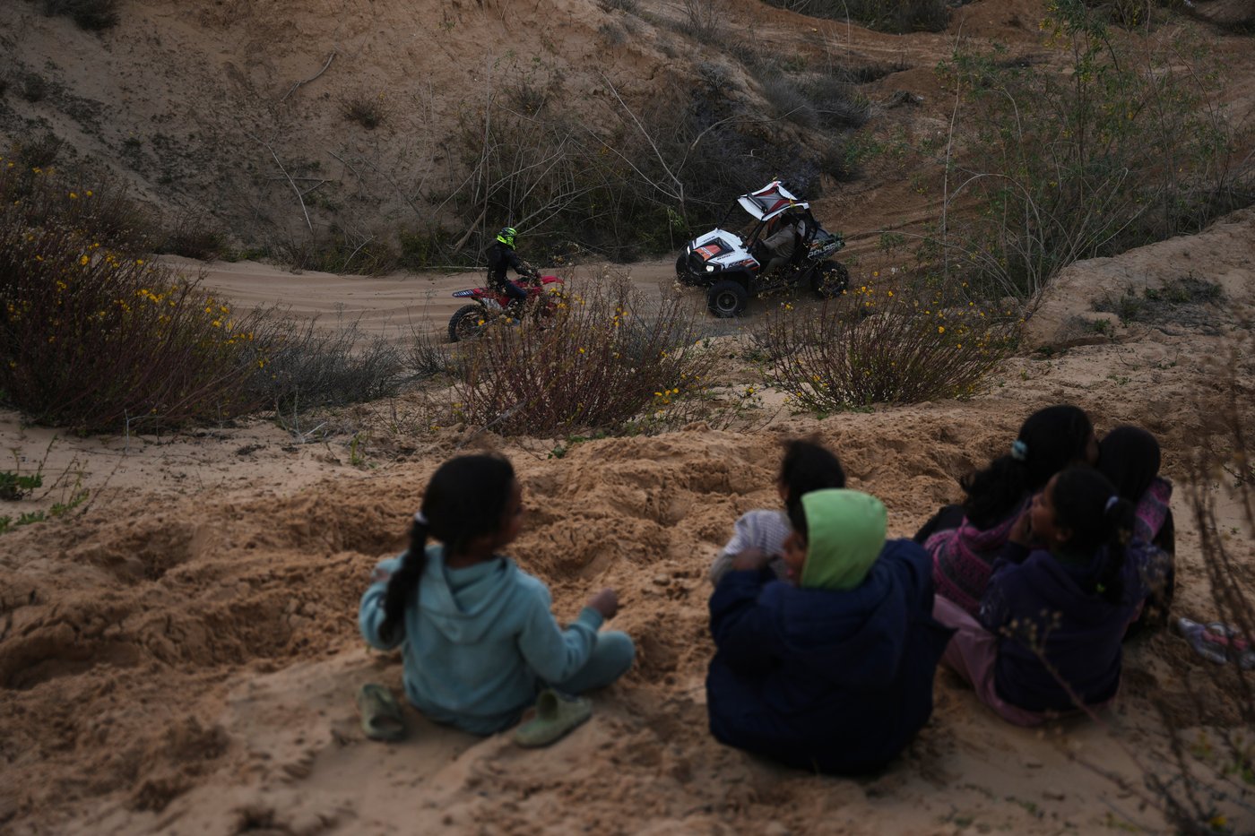 Photos of youths roaring over Gaza sand dunes in a return to prewar tradition | iNFOnews.ca