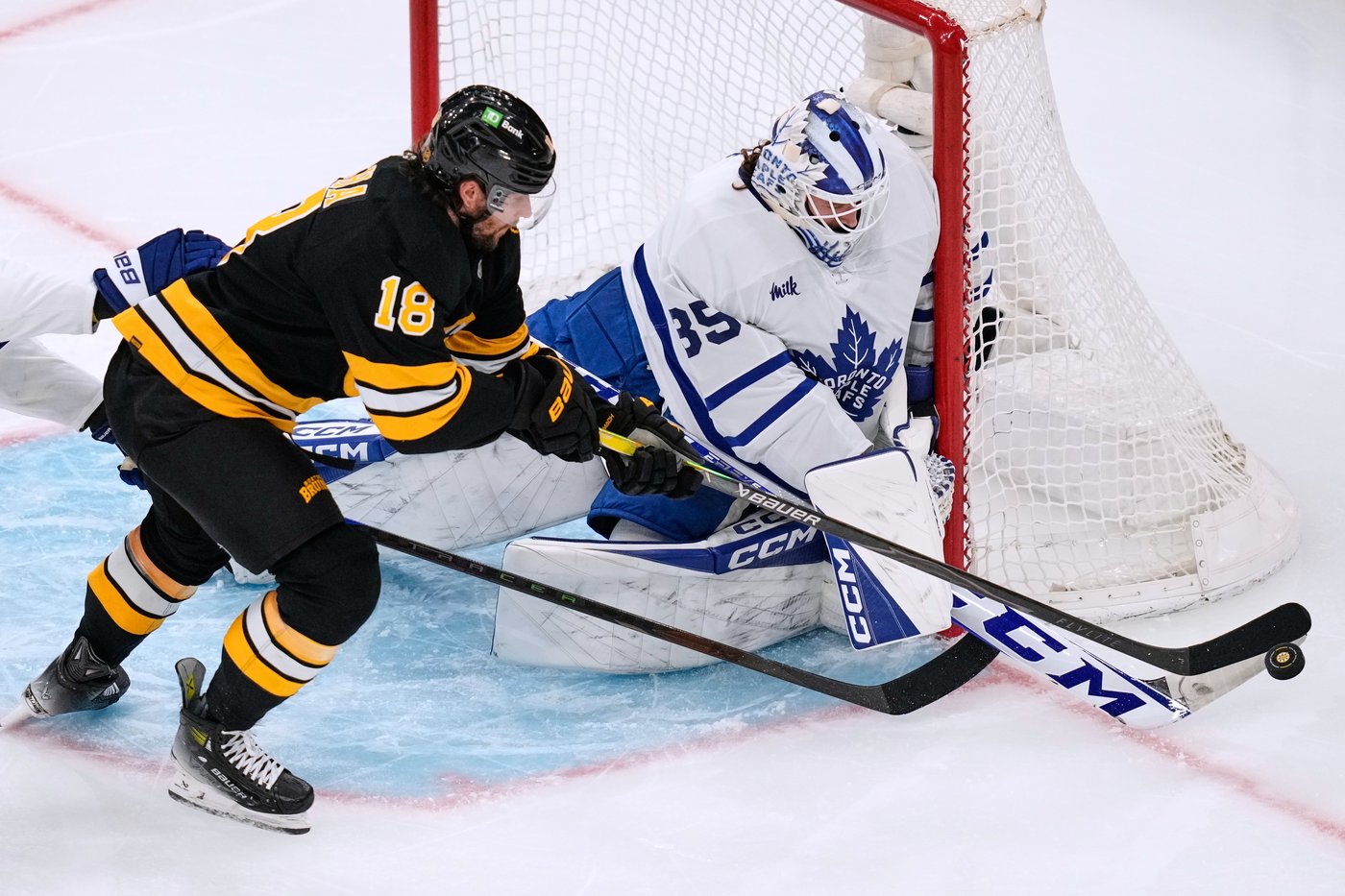 Pastrnak scores twice, hits 400-goal milestone as Bruins beat Maple Leafs | iNFOnews.ca