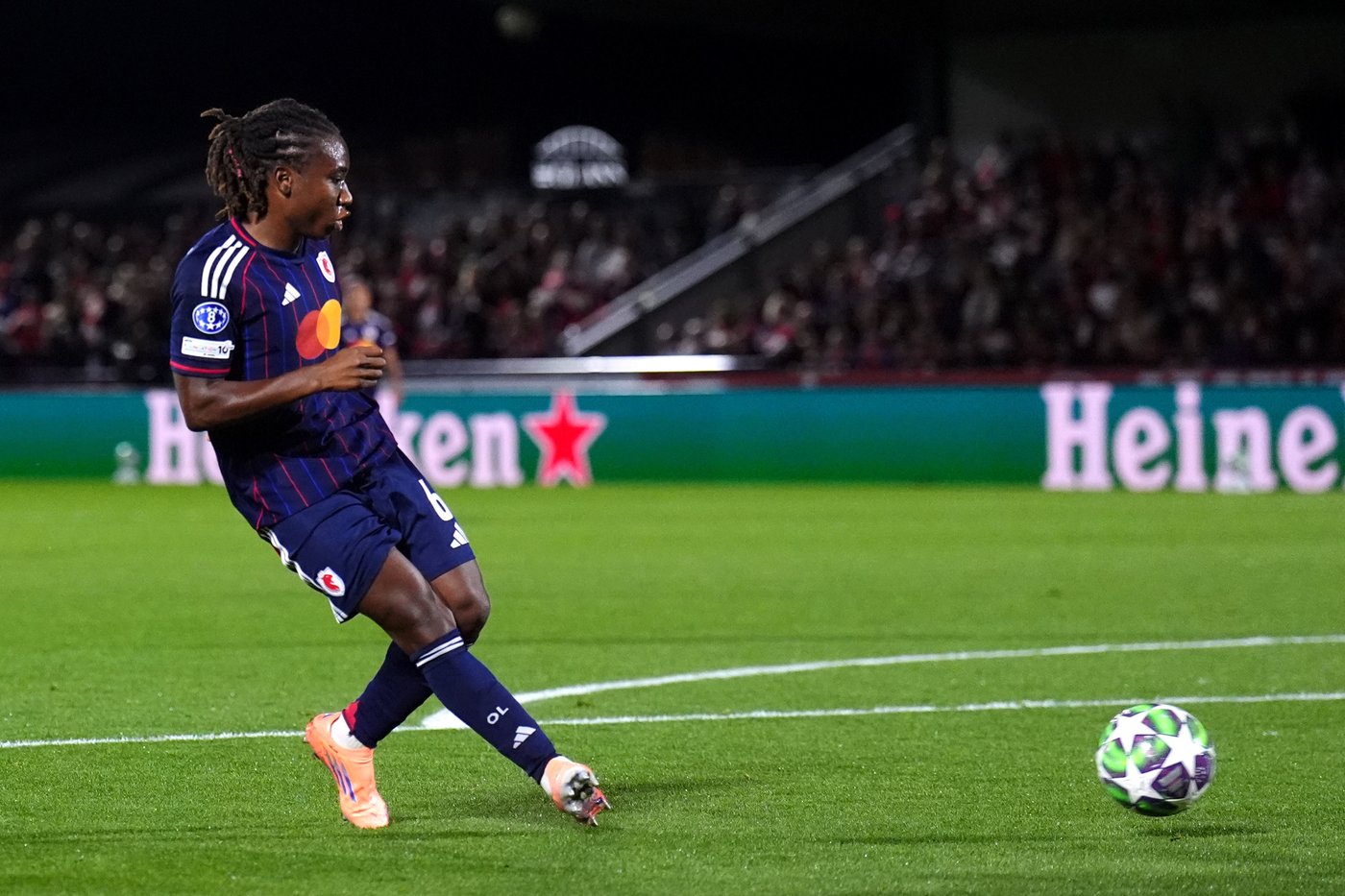 Defending champion Arsenal loses Women’s Champions League opener to Lyon; Barcelona thrashes Bayern | iNFOnews.ca
