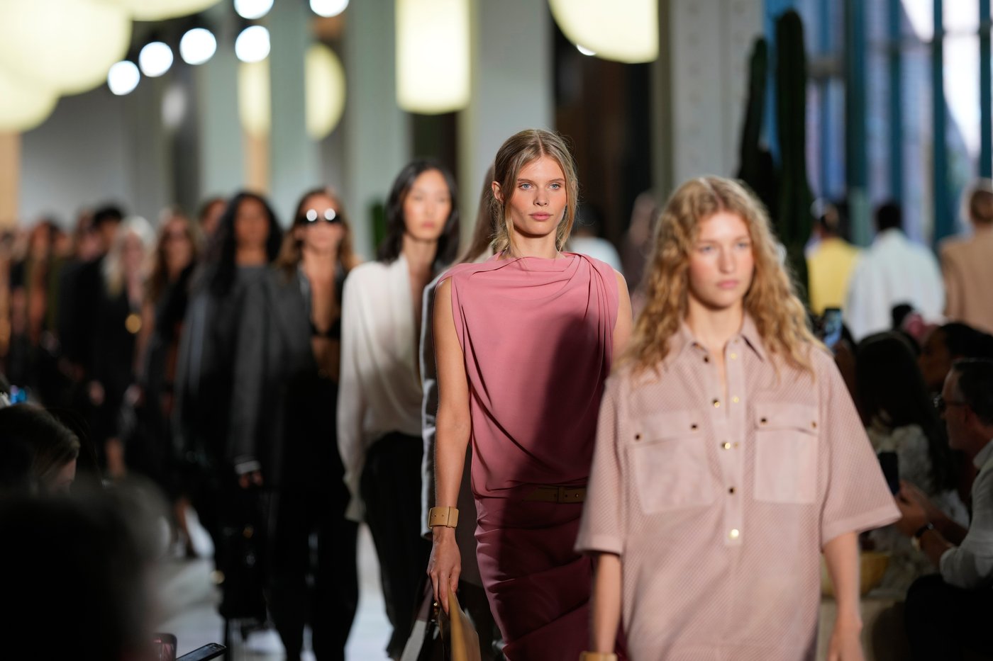 Michael Kors' style and wearability attract starry crowd at his New York Fashion Week show | iNFOnews.ca Michael Kors' style and wearability attract starry crowd at his New York Fashion Week show | iNFOnews.ca