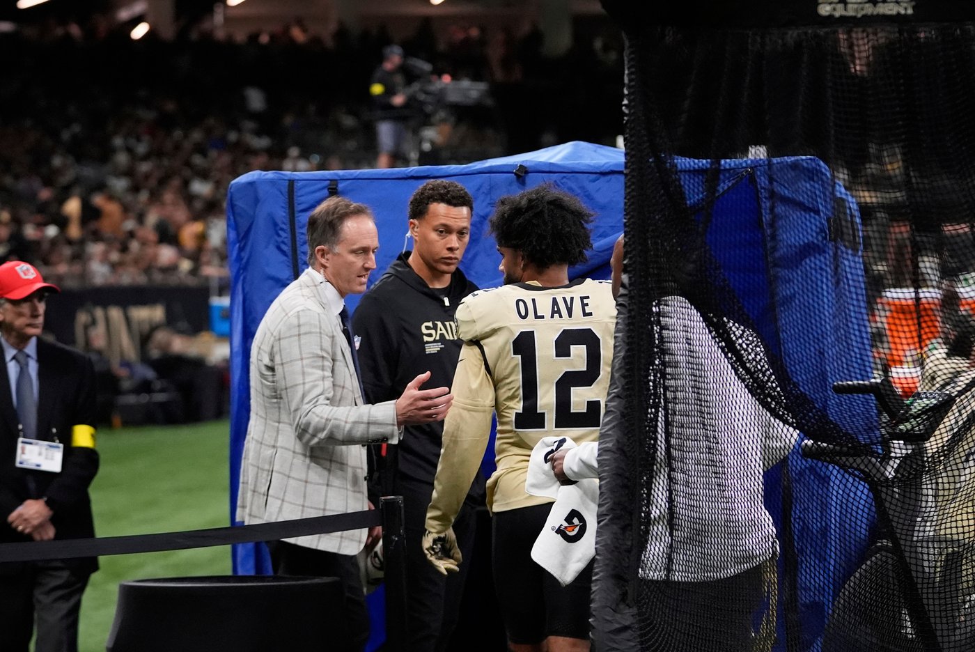 A peek inside the blue medical tent that has become a fixture on NFL sidelines | iNFOnews.ca A peek inside the blue medical tent that has become a fixture on NFL sidelines | iNFOnews.ca