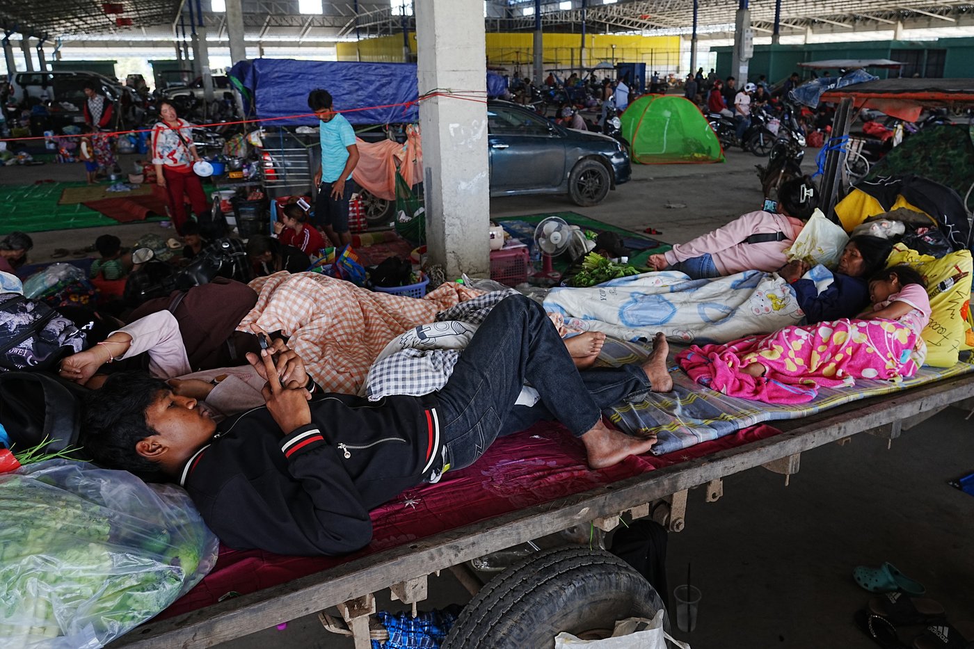 Photos show locals in Thailand and Cambodia taking shelter as border conflict intensifies | iNFOnews.ca