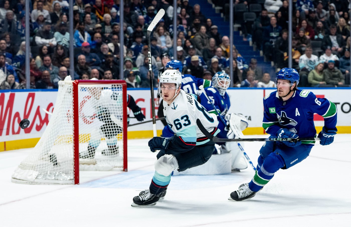 Beniers scores in shootout, Seattle Kraken outlast Vancouver Canucks for 4-3 win | iNFOnews.ca