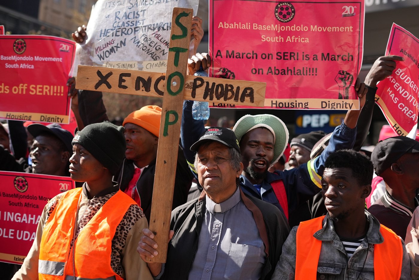 An anti-migrant group in South Africa is blocking foreigners from health clinics | iNFOnews.ca