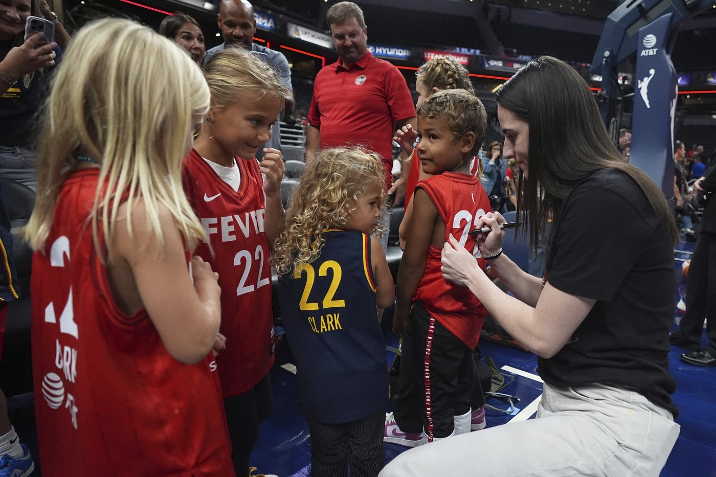 Caitlin Clark to miss the rest of the Fever’s season because of a right groin injury | iNFOnews.ca