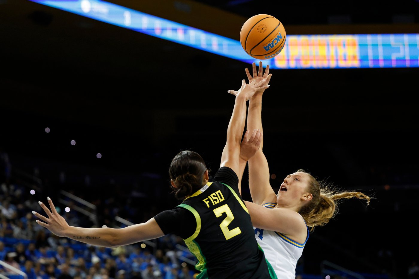 Lauren Betts leads No. 4 UCLA to 80-59 rout of Oregon in Big Ten opener | iNFOnews.ca