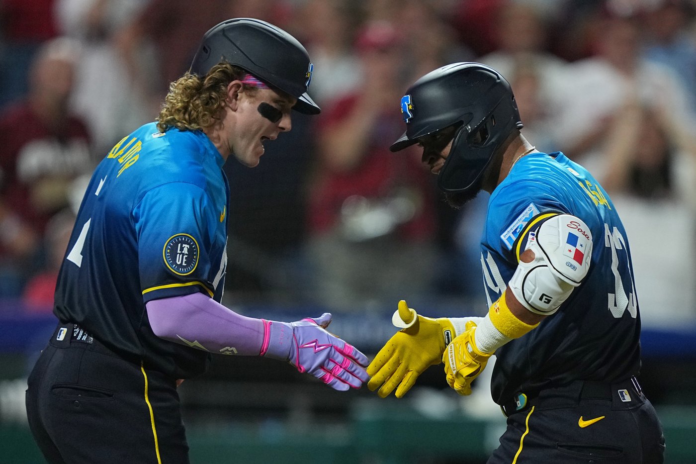 Nola takes perfect game into 6th, moves to 2nd on Phillies' strikeout list in 3-1 win over Twins | iNFOnews.ca