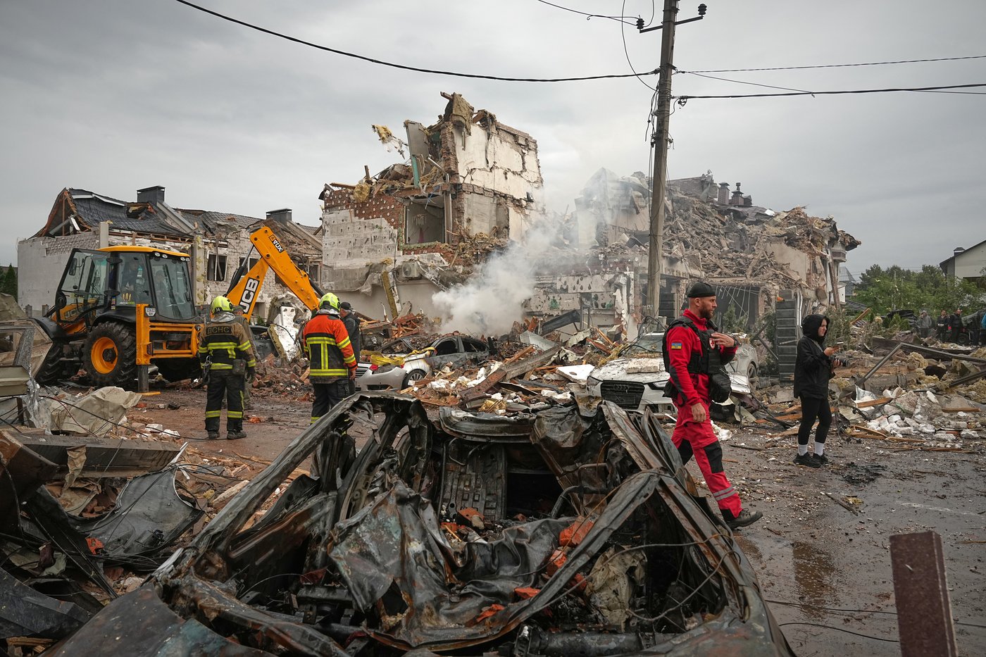 Large Russian drone and missile attack on Kyiv kills 4 and wounds at least 10 | iNFOnews.ca