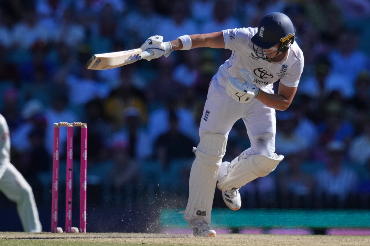 Jacob Bethell's first test century helps England push the fifth Ashes match to Day 5 | iNFOnews.ca