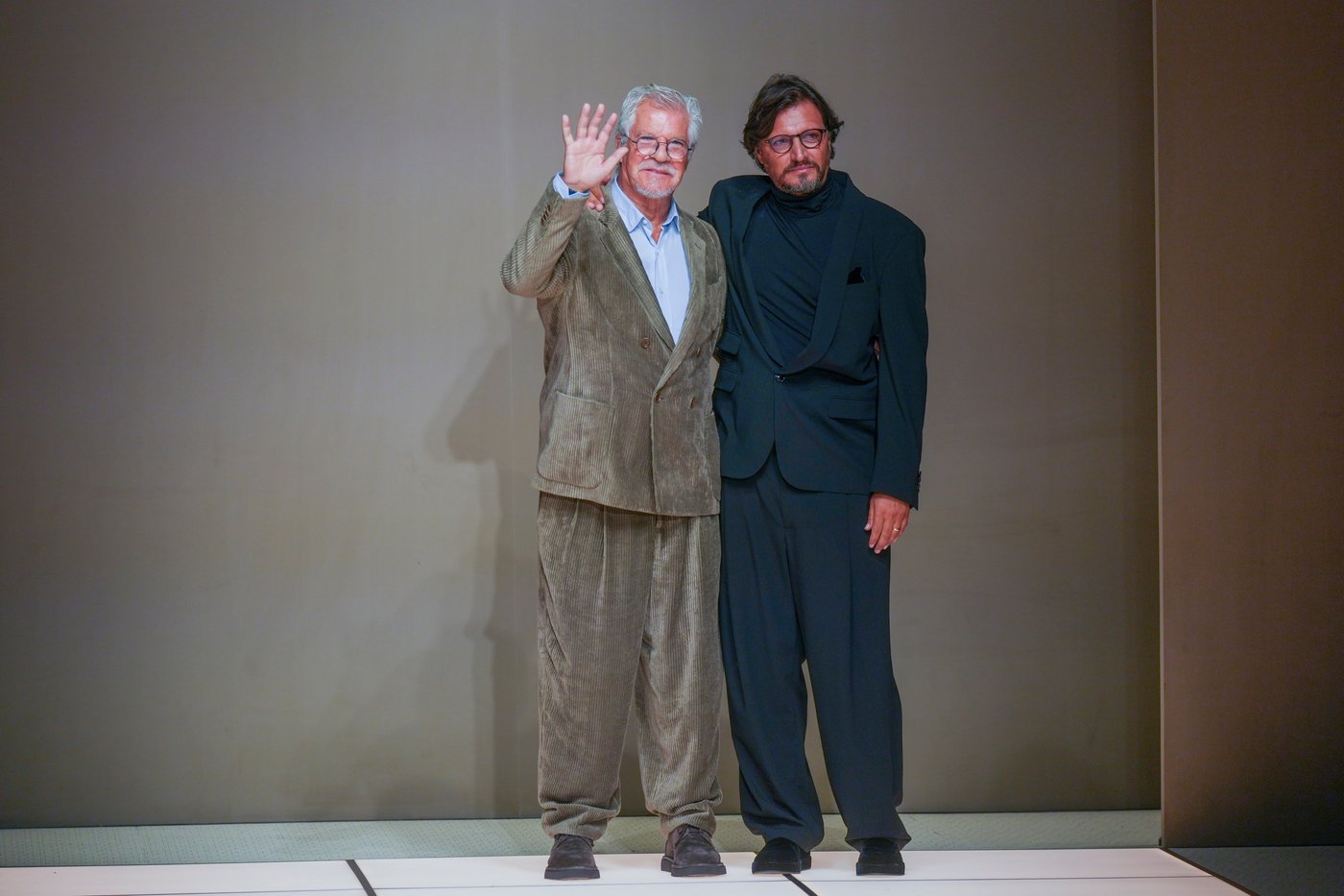 Giorgio Armani launches new era with iridescent colors and a star-studded front row | iNFOnews.ca