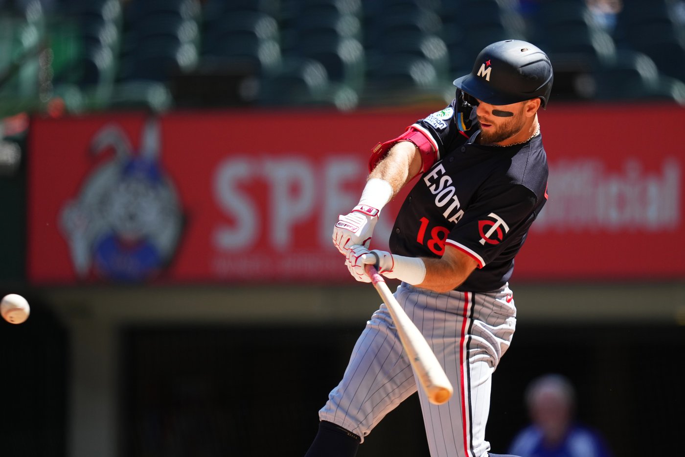 Byron Buxton homers twice including a 2nd-straight leadoff shot to lead Twins over Rangers 4-0 | iNFOnews.ca
