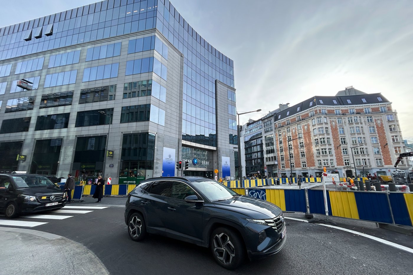 Belgian police arrest 3 after raids EU diplomatic offices and college in fraud investigation | iNFOnews.ca