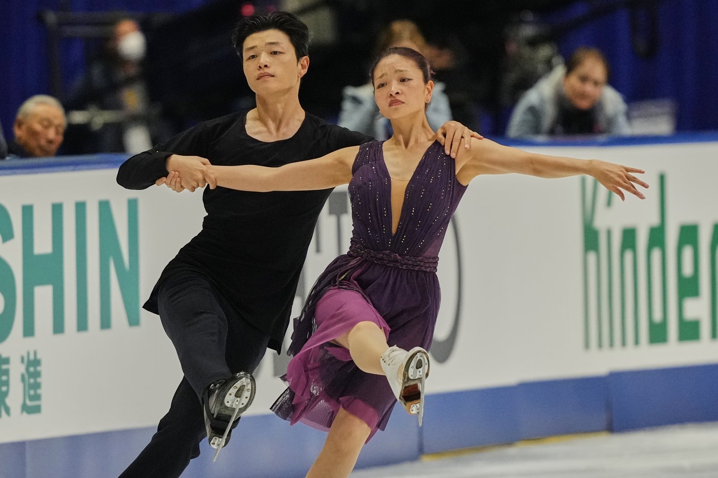 Dominant Sakamoto defends title in final NHK Trophy, books spot in Grand Prix Final | iNFOnews.ca Dominant Sakamoto defends title in final NHK Trophy, books spot in Grand Prix Final | iNFOnews.ca
