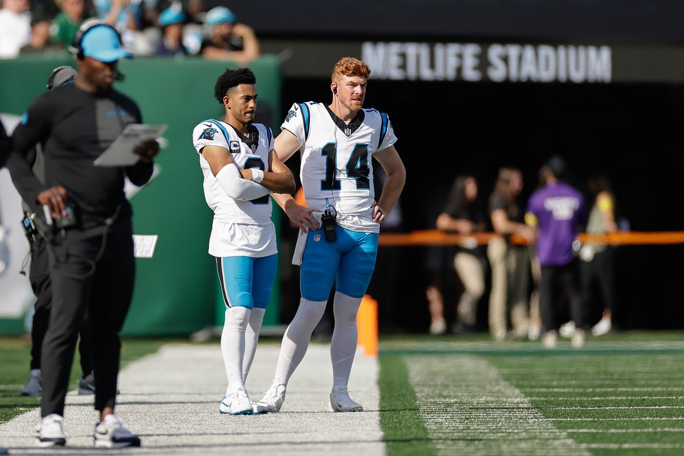 Panthers' Bryce Young leaves win over Jets with ankle injury, status uncertain for next week | iNFOnews.ca Panthers' Bryce Young leaves win over Jets with ankle injury, status uncertain for next week | iNFOnews.ca