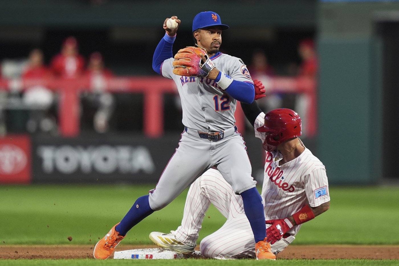 Nola returns to form, Duran holds on in 9th, Phillies edge Mets 1-0 to extend NL East lead | iNFOnews.ca