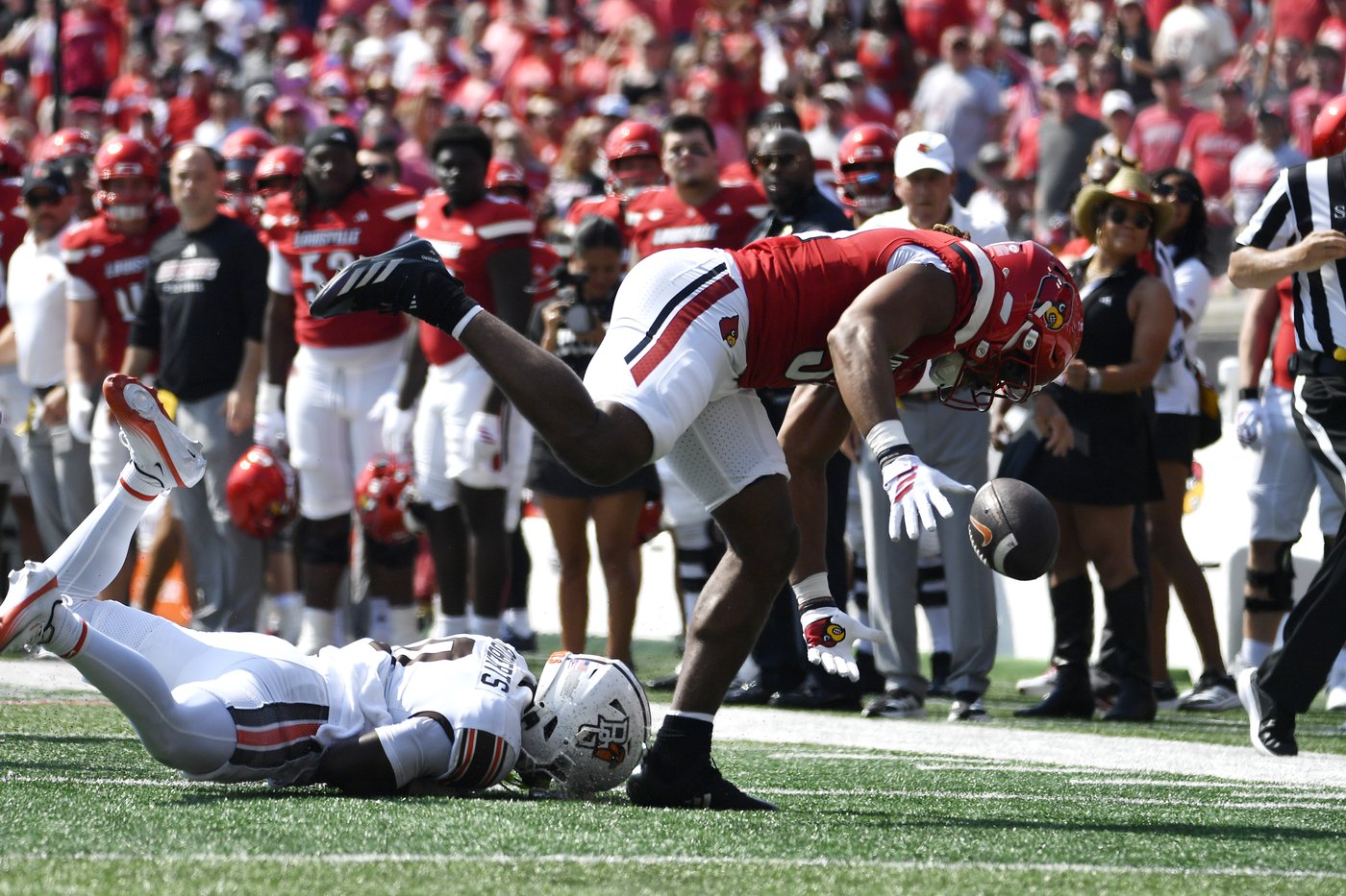 Louisville uses backup plan to beat Bowling Green 40-17 | iNFOnews.ca