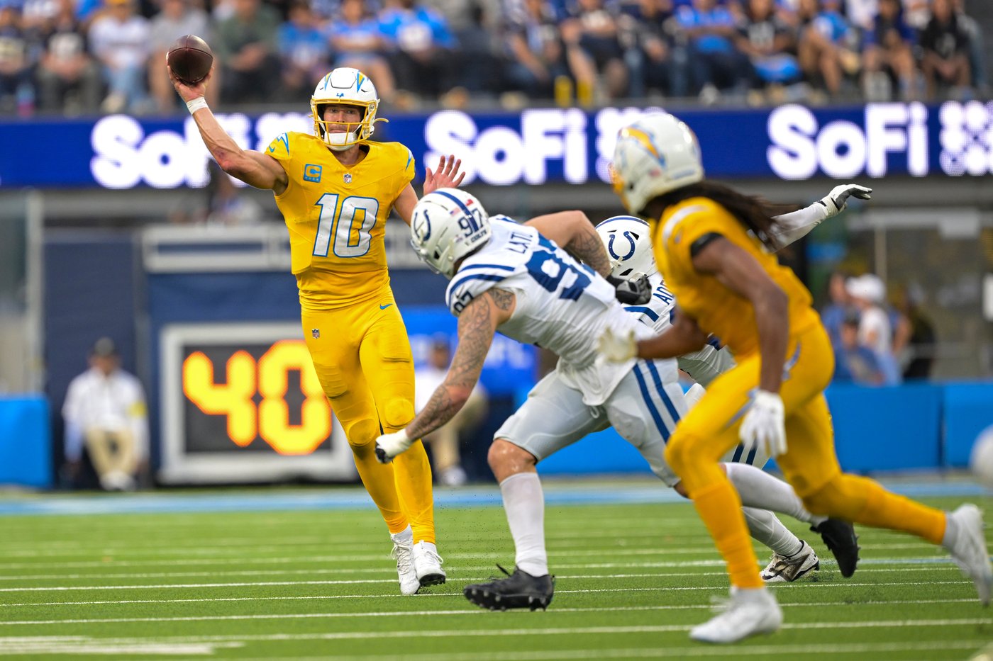 Jonathan Taylor scores 3 touchdowns and Colts beat Chargers 38-24 for NFL-leading 6th victory | iNFOnews.ca Jonathan Taylor scores 3 touchdowns and Colts beat Chargers 38-24 for NFL-leading 6th victory | iNFOnews.ca