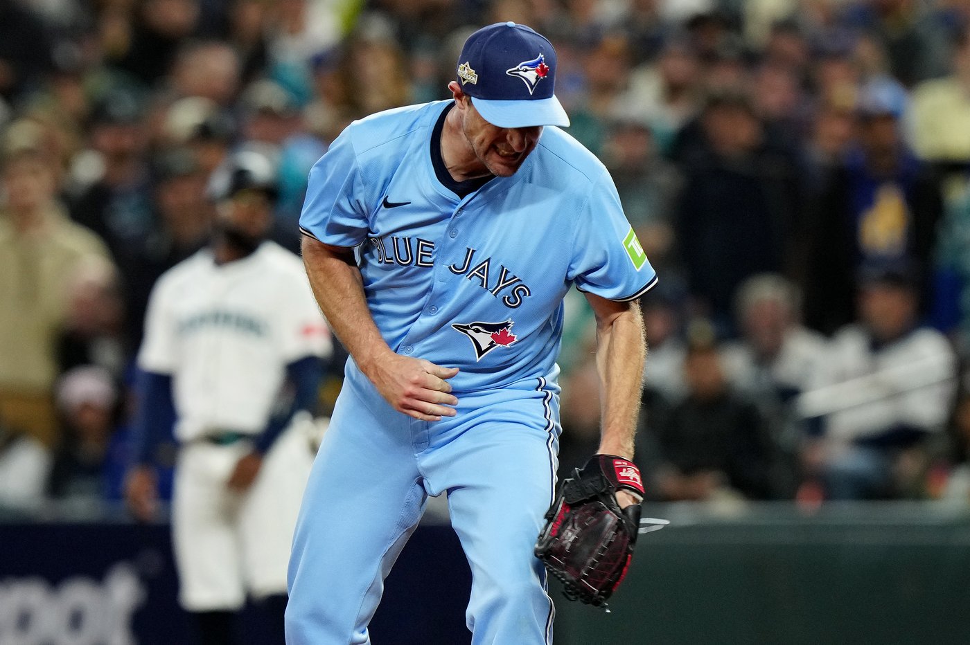 Photo Gallery: Blue Jays even ALCS with 8-2 win in Game 4 | iNFOnews.ca