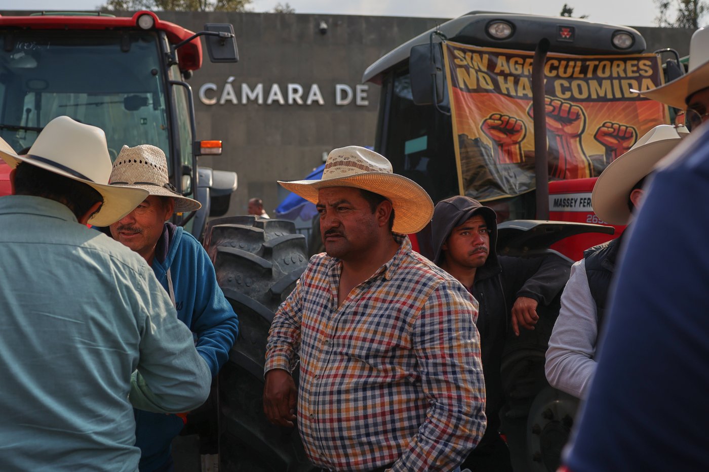 Farmers block Mexico's Congress with tractors in protest against new national water law proposal | iNFOnews.ca Farmers block Mexico's Congress with tractors in protest against new national water law proposal | iNFOnews.ca
