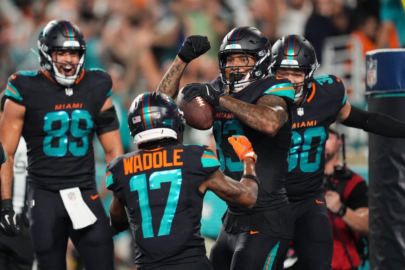 Darren Waller scores twice for the Dolphins in his first NFL game in nearly 2 years | iNFOnews.ca