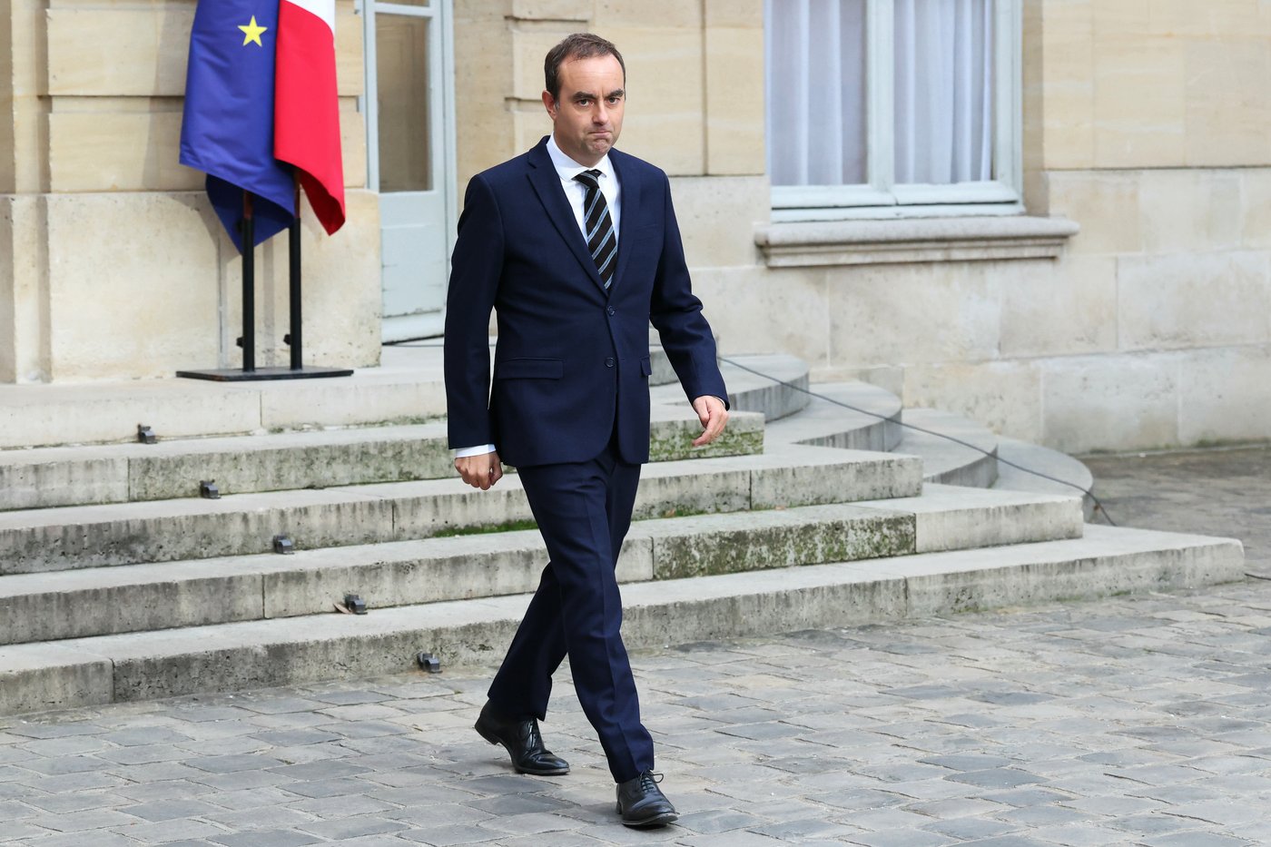 French PM resigns hours after naming government, plunging France further into political chaos | iNFOnews.ca