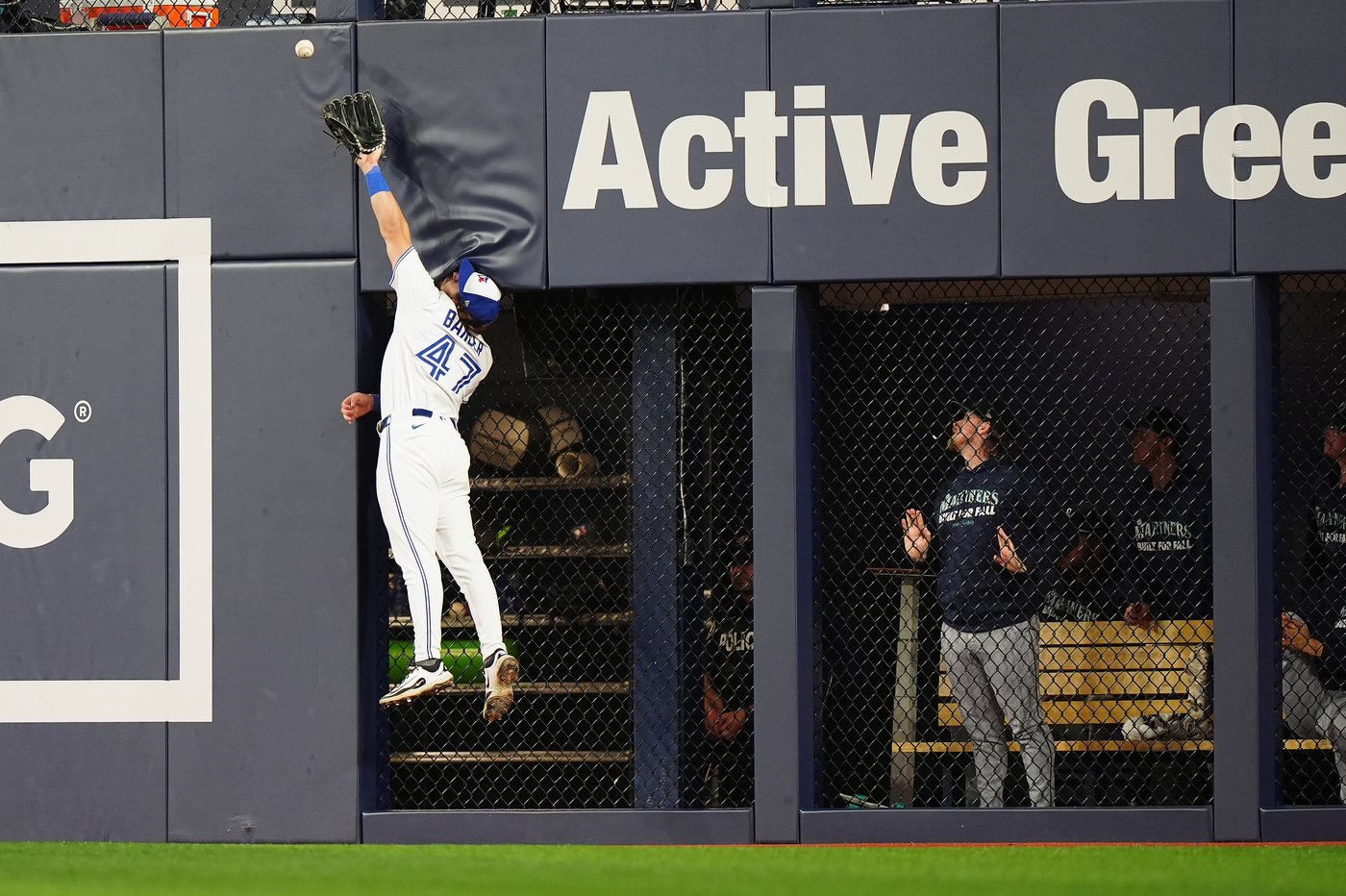 Photo Gallery: Blue Jays force Game 7 in ALCS with 6-2 win | iNFOnews.ca